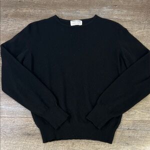 Bergdorf Goodman x Lyle & Scott 100% Cashmere Sweater – Black – Made in Scotland